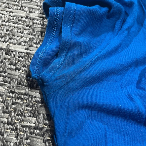 Garage | V-Neck T-Shirt with Cinched Sides - Picture 10 of 10